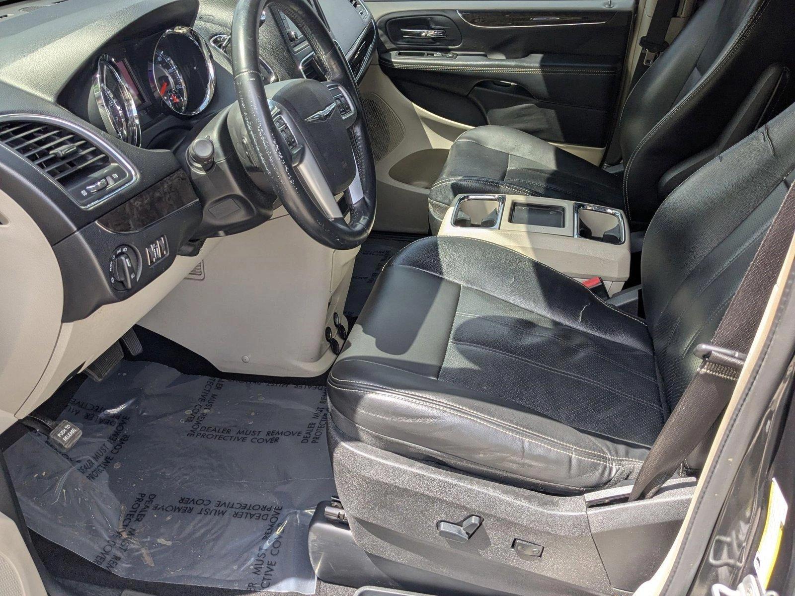 2012 Chrysler Town & Country Vehicle Photo in PEMBROKE PINES, FL 33024-6534