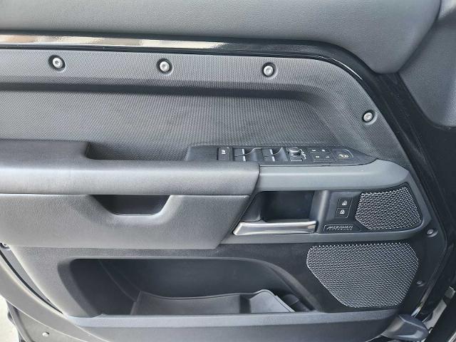 2022 Defender Vehicle Photo in Grapevine, TX 76051
