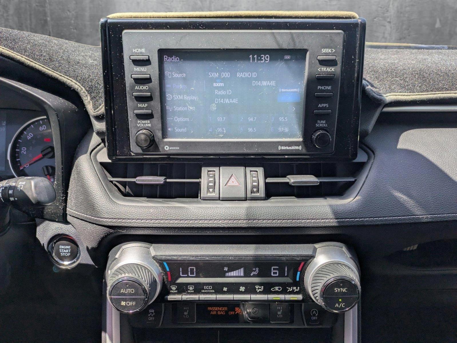 2020 Toyota RAV4 Vehicle Photo in GREENACRES, FL 33463-3207