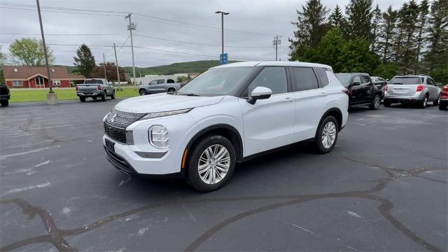 2022 Mitsubishi Outlander Vehicle Photo in TULLY, NY 13159-3159