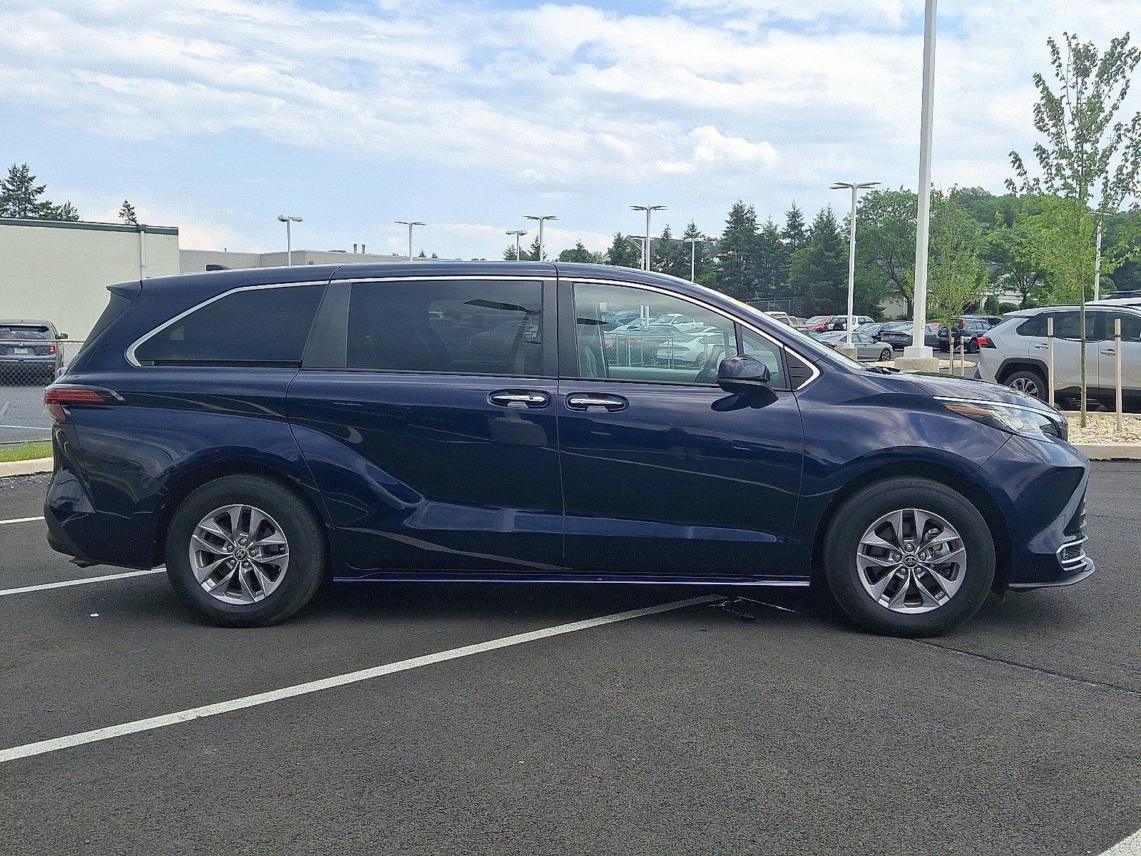 2022 Toyota Sienna Vehicle Photo in Harrisburg, PA 17111