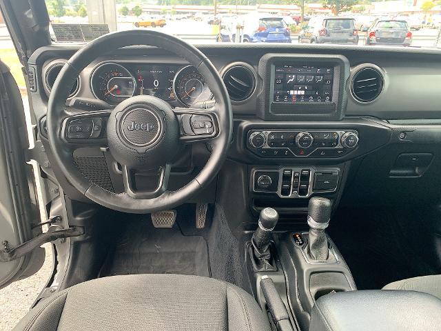 2021 Jeep Gladiator Vehicle Photo in MOON TOWNSHIP, PA 15108-2571