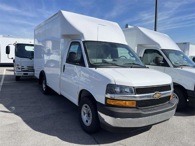 2025 Chevrolet Express Cutaway 3500 Vehicle Photo in ALCOA, TN 37701-3235