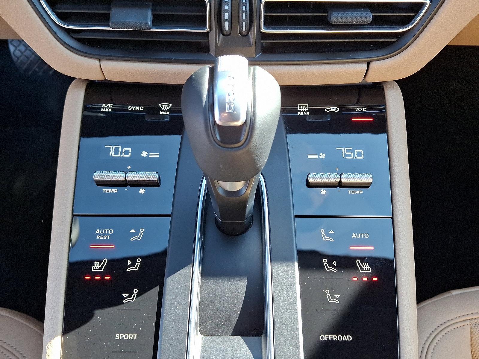 2022 Porsche Macan Vehicle Photo in Willow Grove, PA 19090