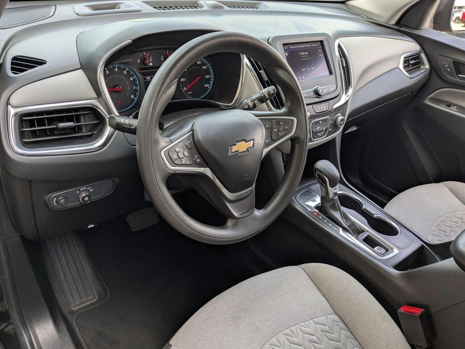 2022 Chevrolet Equinox Vehicle Photo in VALENCIA, CA 91355-1705