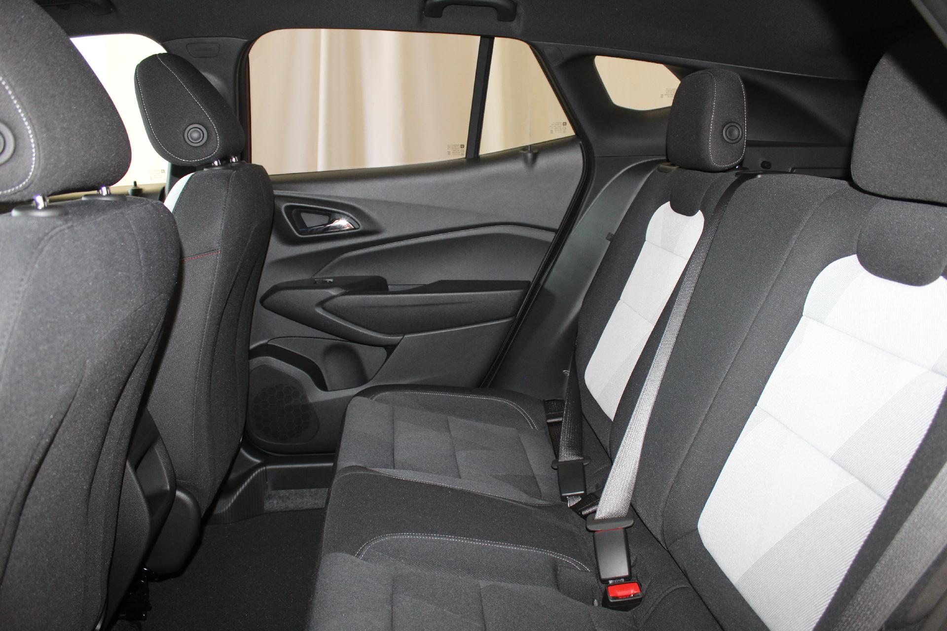 2025 Chevrolet Trax Vehicle Photo in NORTHAMPTON, MA 01060-1120