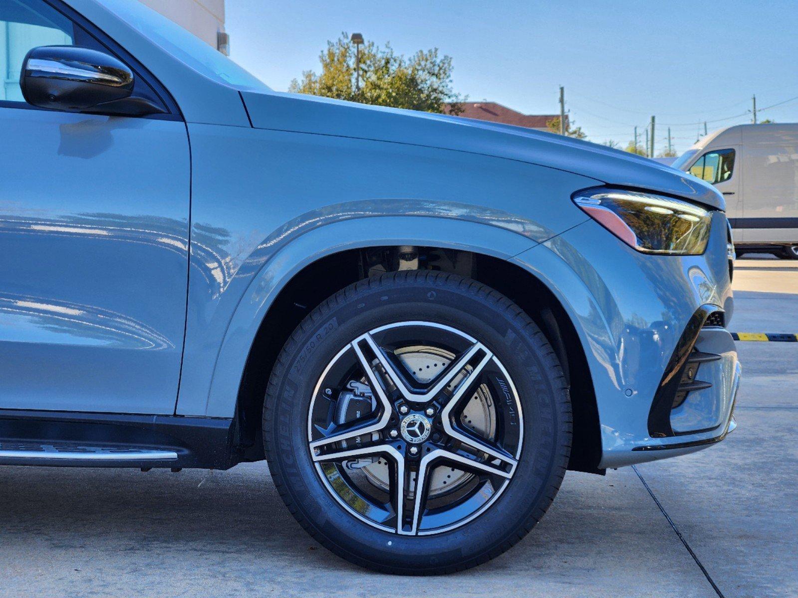 2025 Mercedes-Benz GLE Vehicle Photo in HOUSTON, TX 77079