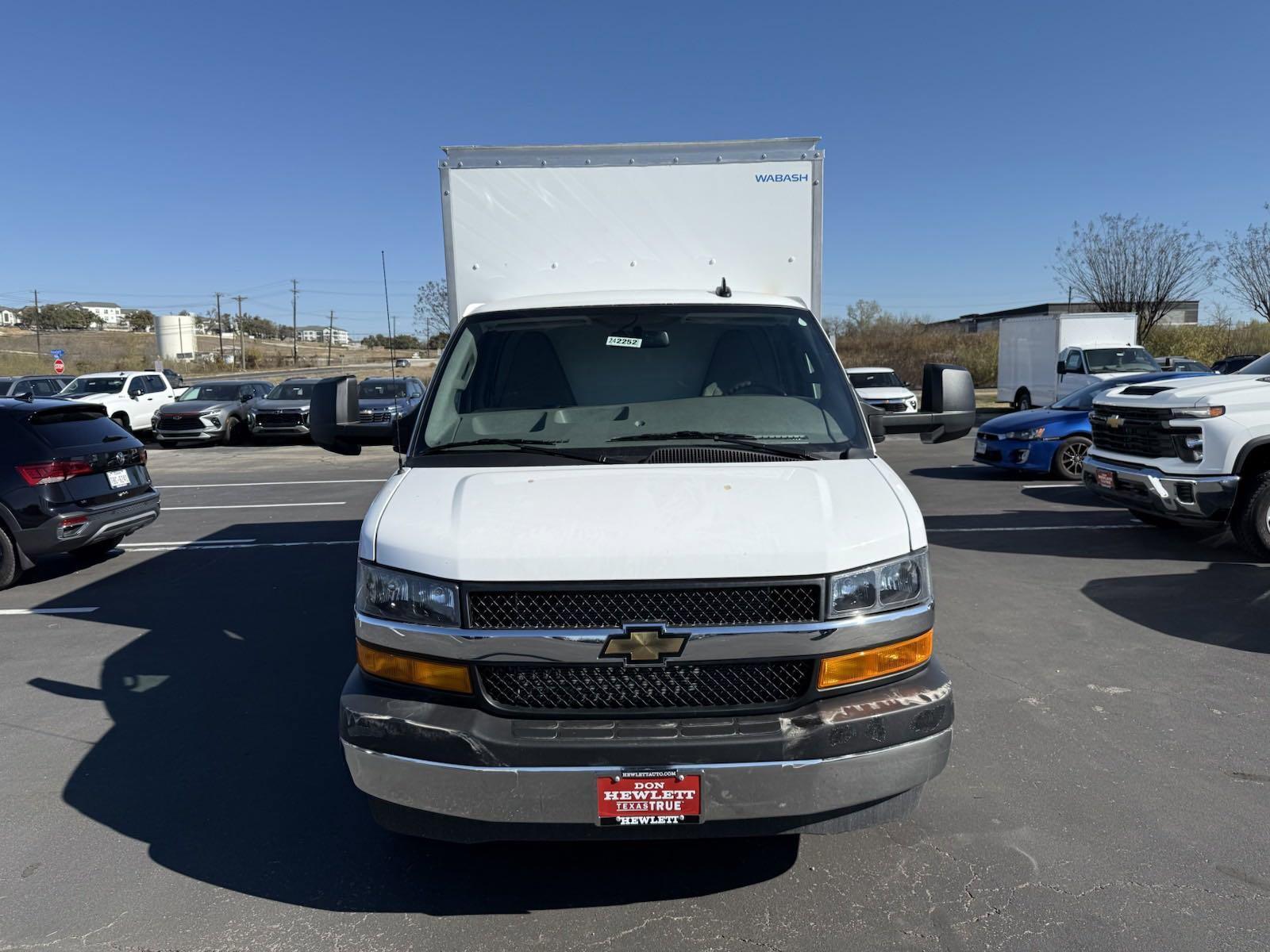 2024 Chevrolet Express Cutaway 3500 Vehicle Photo in GEORGETOWN, TX 78626-7508