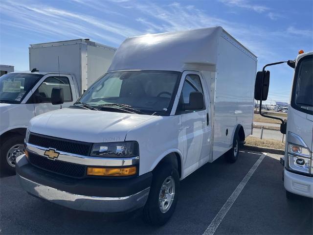 2025 Chevrolet Express Cutaway 3500 Vehicle Photo in ALCOA, TN 37701-3235