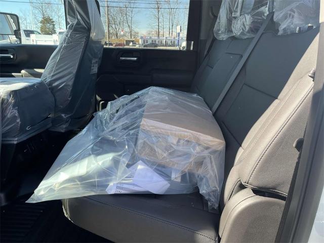 2025 Chevrolet Silverado 3500 HD Chassis Cab Vehicle Photo in ALCOA, TN 37701-3235