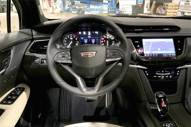 2025 Cadillac XT6 Vehicle Photo in KANSAS CITY, MO 64114-4545