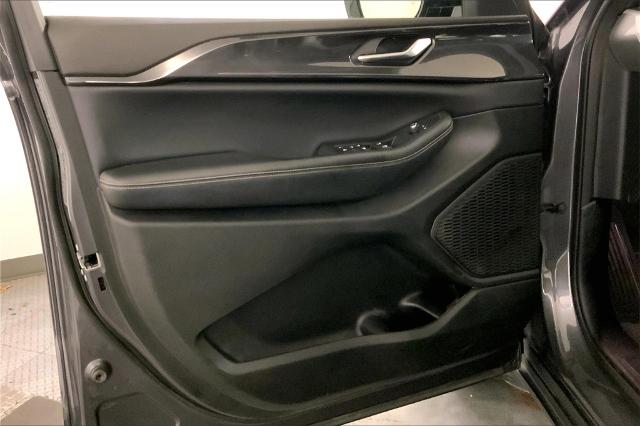 2023 Jeep Grand Cherokee L Vehicle Photo in Lees Summit, MO 64086