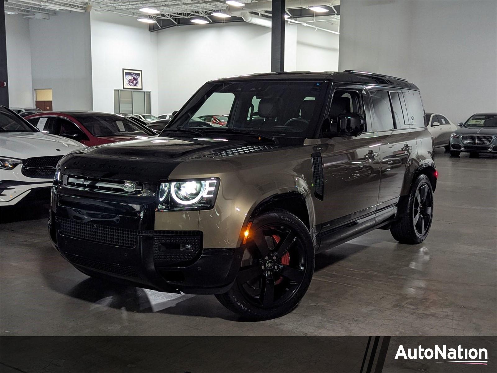 2024 Land Rover Defender Vehicle Photo in Pompano Beach, FL 33064