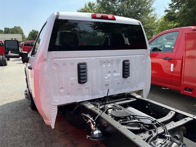 2024 Chevrolet Silverado 3500 HD Chassis Cab Vehicle Photo in ALCOA, TN 37701-3235