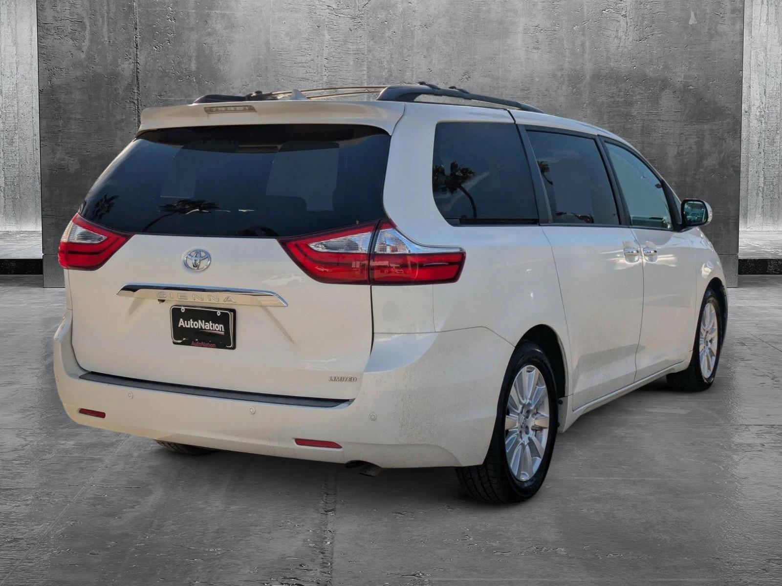 2017 Toyota Sienna Vehicle Photo in Tustin, CA 92782