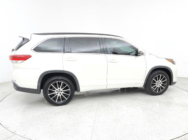 2018 Toyota Highlander Vehicle Photo in Grapevine, TX 76051