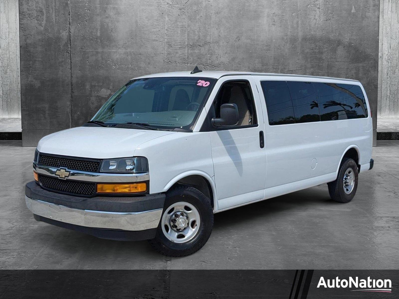 2020 Chevrolet Express Passenger 3500 Vehicle Photo in PEMBROKE PINES, FL 33024-6534