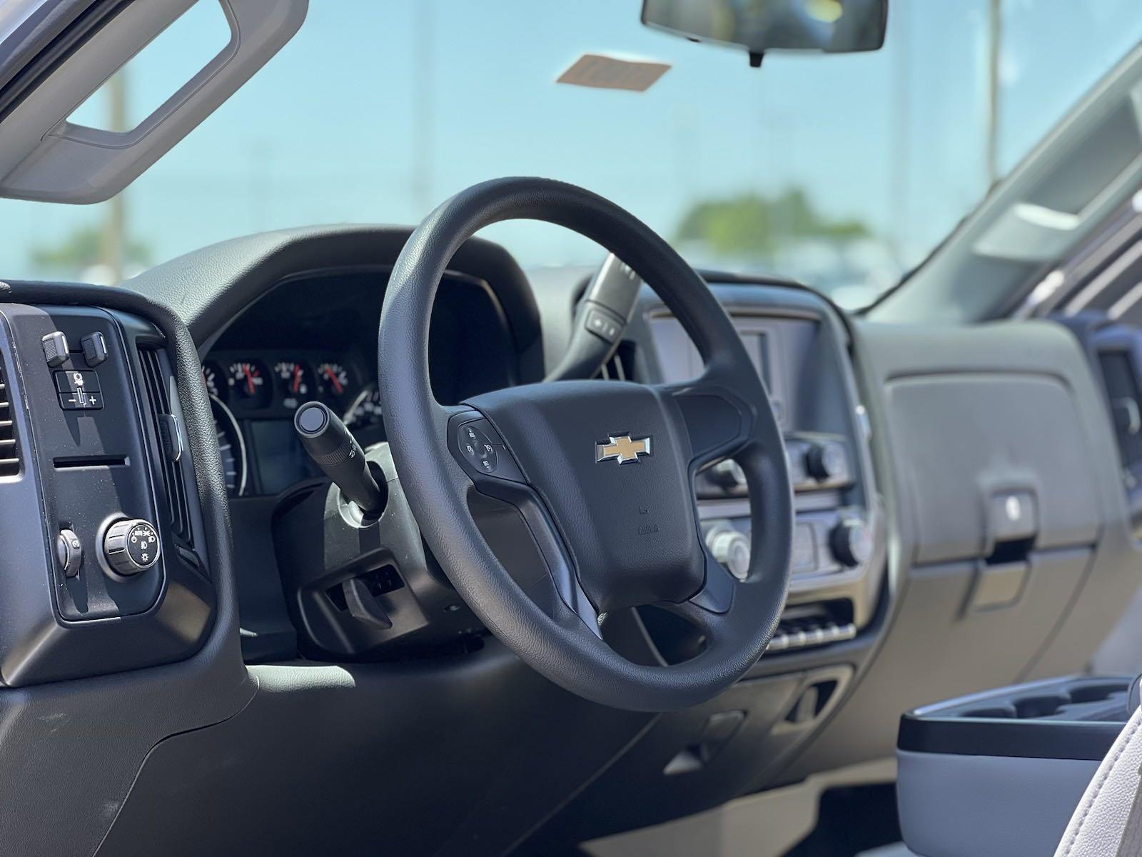 2024 Chevrolet Silverado 6500 HD Vehicle Photo in GEORGETOWN, TX 78626-7508