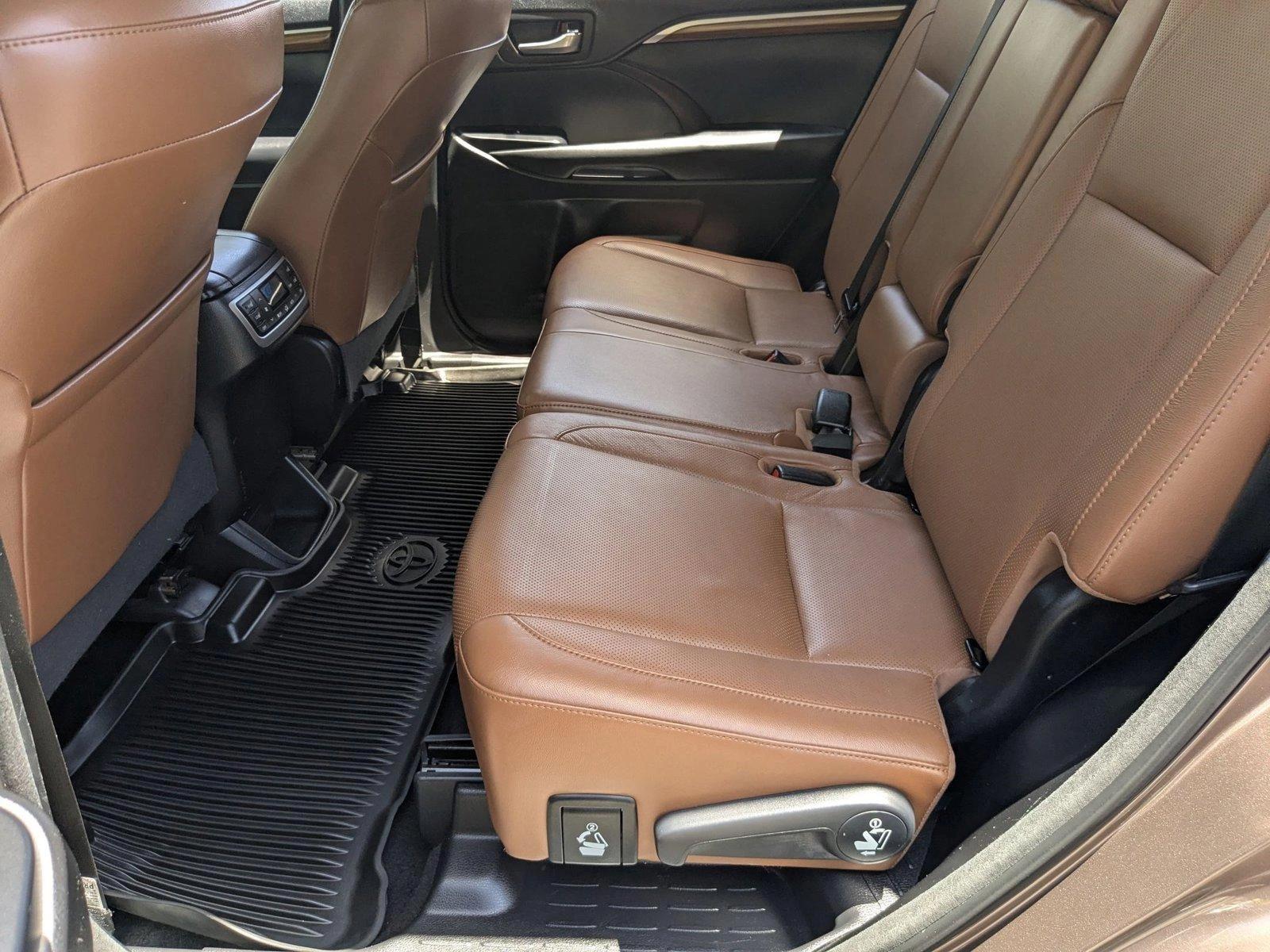 2018 Toyota Highlander Vehicle Photo in Tampa, FL 33614