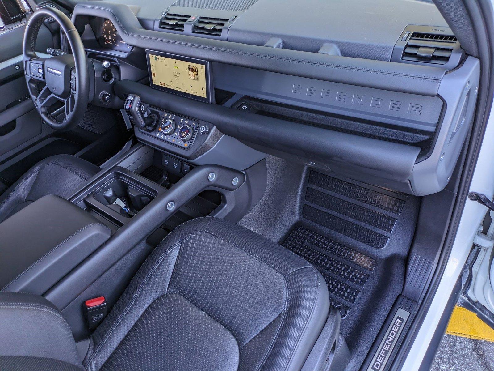 2024 Land Rover Defender Vehicle Photo in Tampa, FL 33614