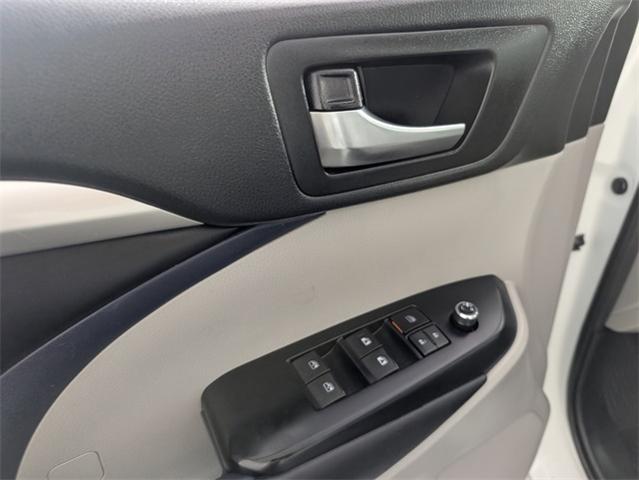 2019 Toyota Highlander Vehicle Photo in ENGLEWOOD, CO 80113-6708