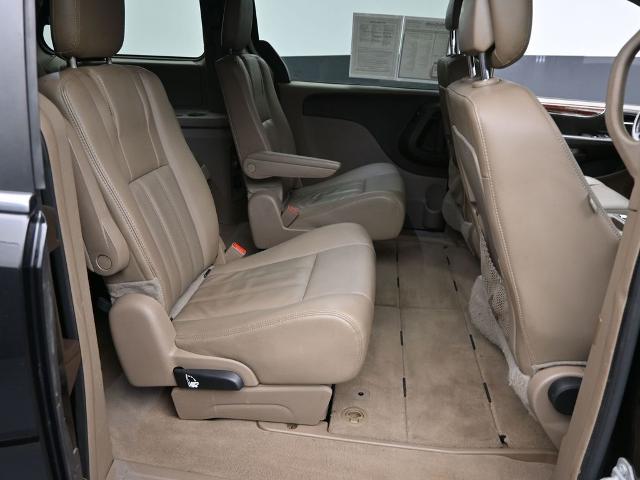 2016 Chrysler Town & Country Vehicle Photo in Cedar Rapids, IA 52402