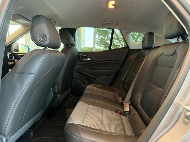 2025 Chevrolet Trax Vehicle Photo in COLUMBIA, MO 65203-3903