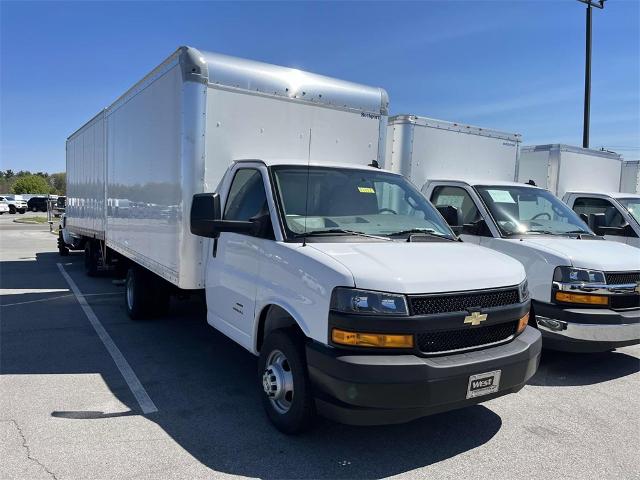 2023 Chevrolet Express Cutaway 4500 Vehicle Photo in ALCOA, TN 37701-3235