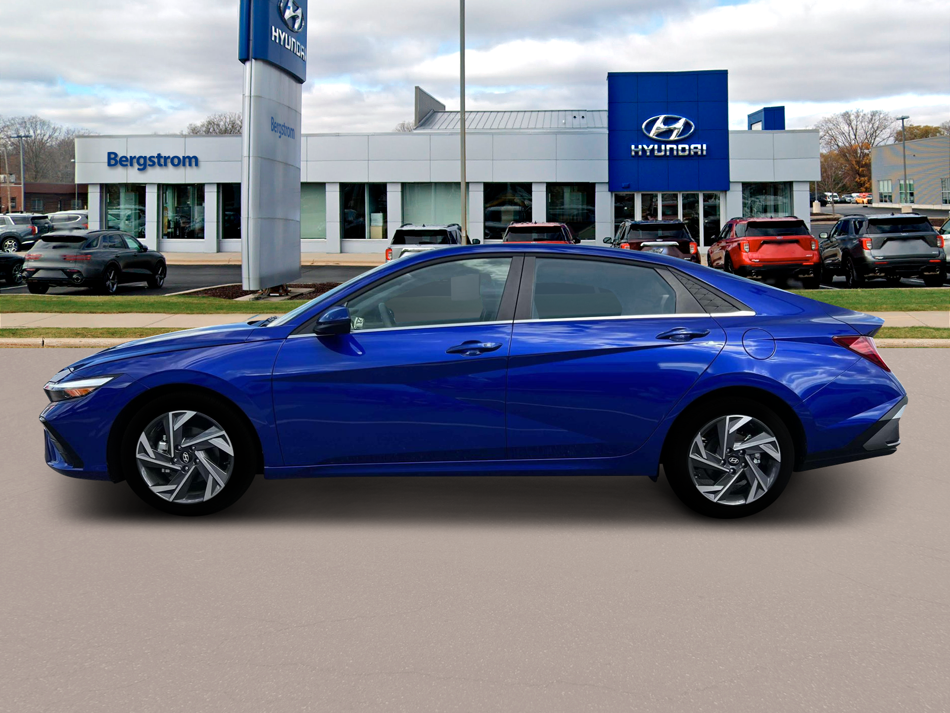 2025 Hyundai ELANTRA Vehicle Photo in Green Bay, WI 54304