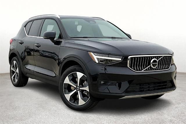 2025 Volvo XC40 Vehicle Photo in Grapevine, TX 76051