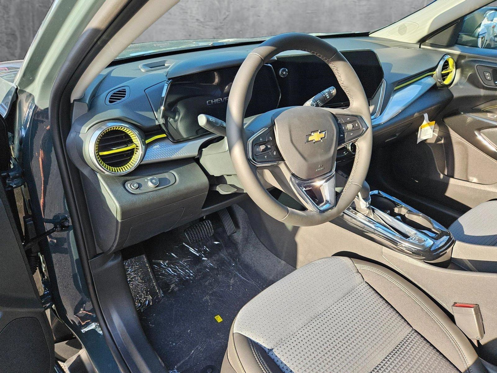 2025 Chevrolet Trax Vehicle Photo in GREENACRES, FL 33463-3207