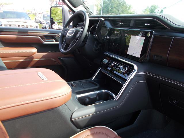 2025 GMC Sierra 3500HD Vehicle Photo in LOWELL, MA 01852-4336