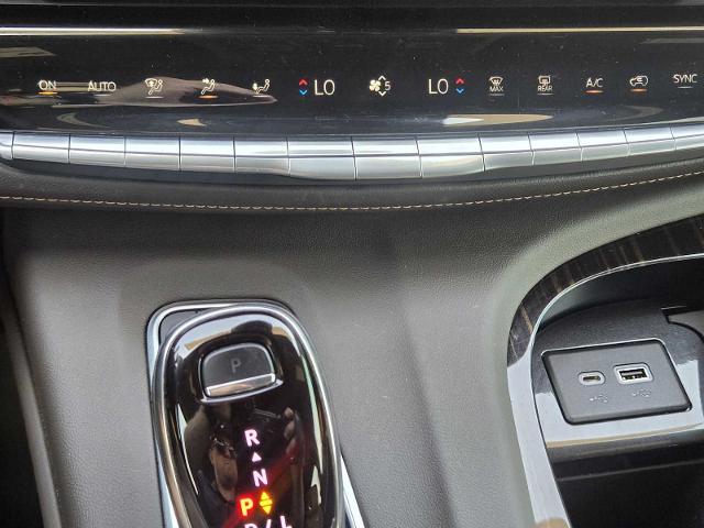 2022 Cadillac Escalade Vehicle Photo in DENTON, TX 76210-9321