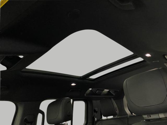 2024 Defender Vehicle Photo in Appleton, WI 54913