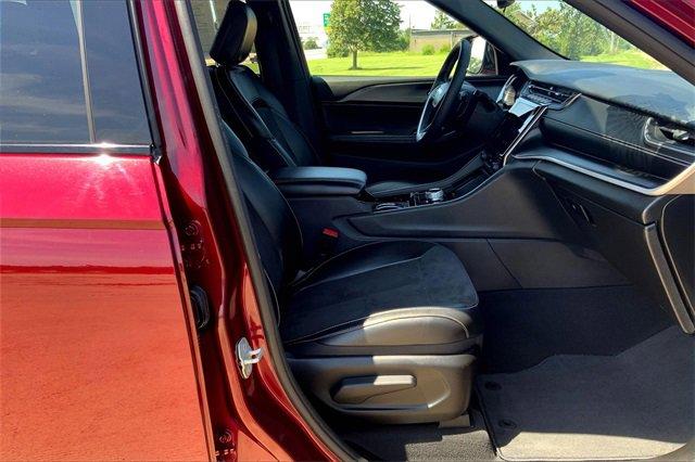 2023 Jeep Grand Cherokee Vehicle Photo in TOPEKA, KS 66609-0000