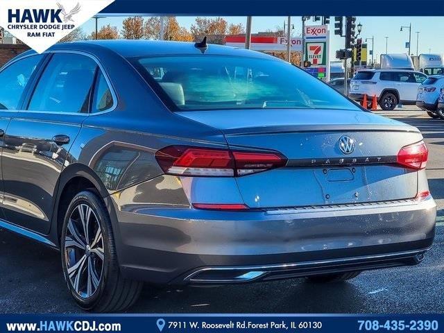 2022 Volkswagen Passat Vehicle Photo in Saint Charles, IL 60174