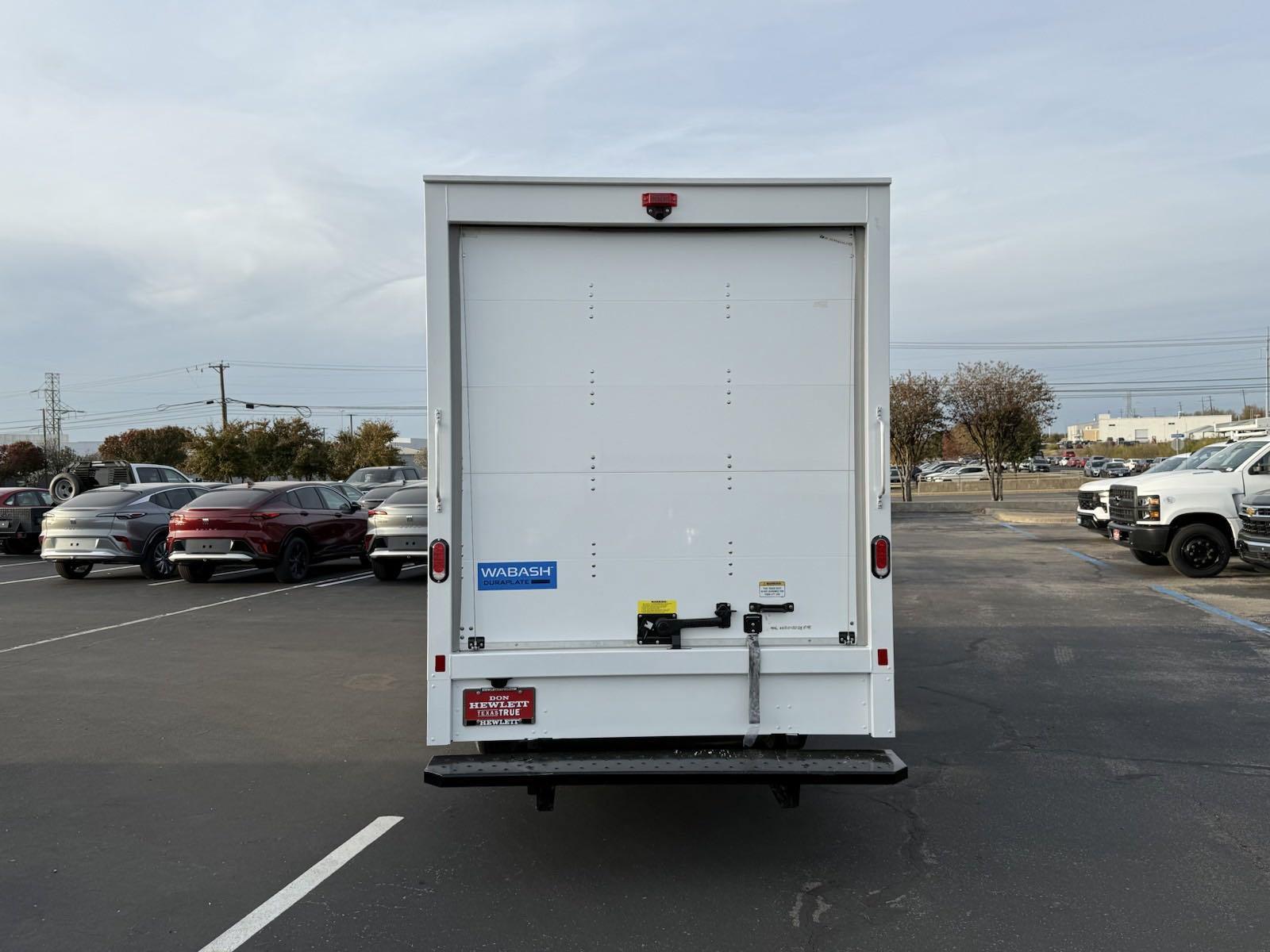 2024 Chevrolet Express Cutaway 3500 Vehicle Photo in GEORGETOWN, TX 78626-7508
