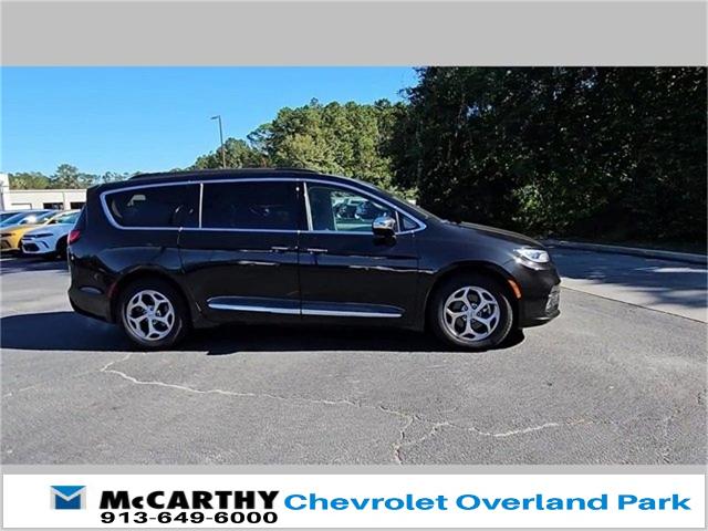 Used 2023 Chrysler Pacifica Limited with VIN 2C4RC1GG4PR533427 for sale in Kansas City