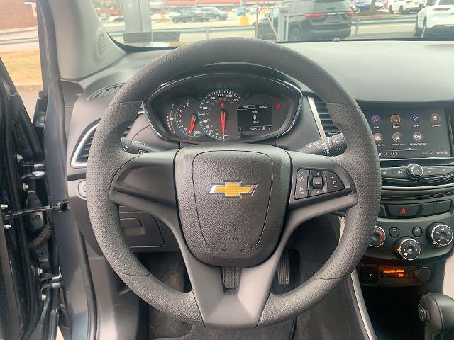 2022 Chevrolet Trax Vehicle Photo in MOON TOWNSHIP, PA 15108-2571