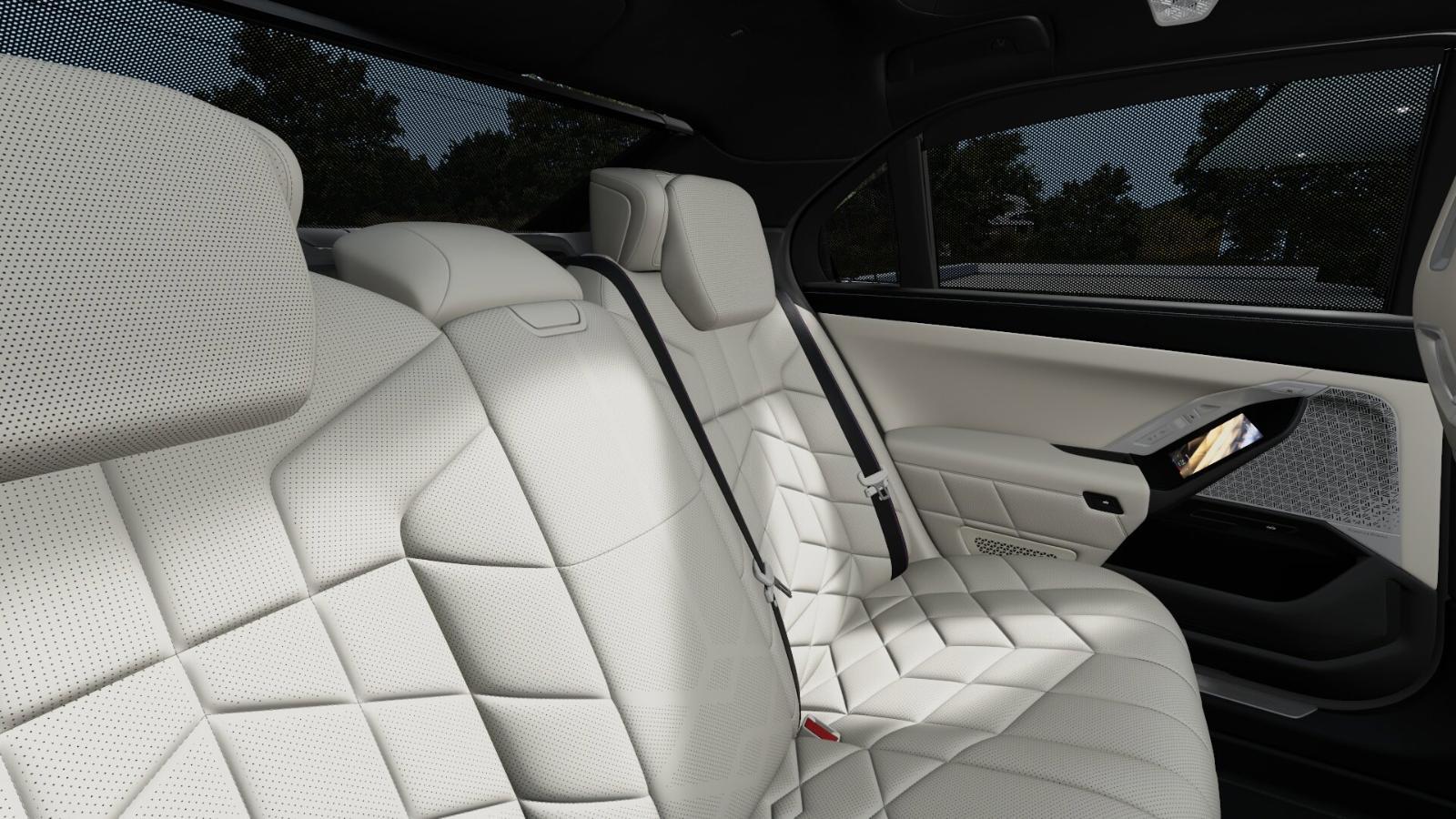 2025 BMW 760i xDrive Vehicle Photo in GRAPEVINE, TX 76051
