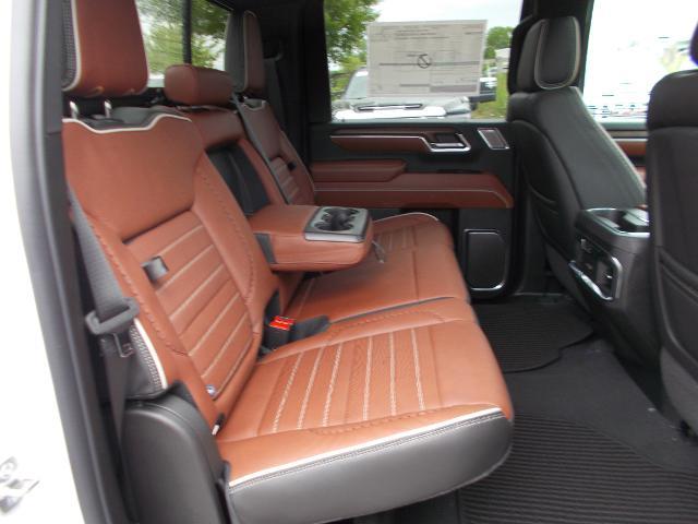 2025 GMC Sierra 2500 HD Vehicle Photo in LOWELL, MA 01852-4336