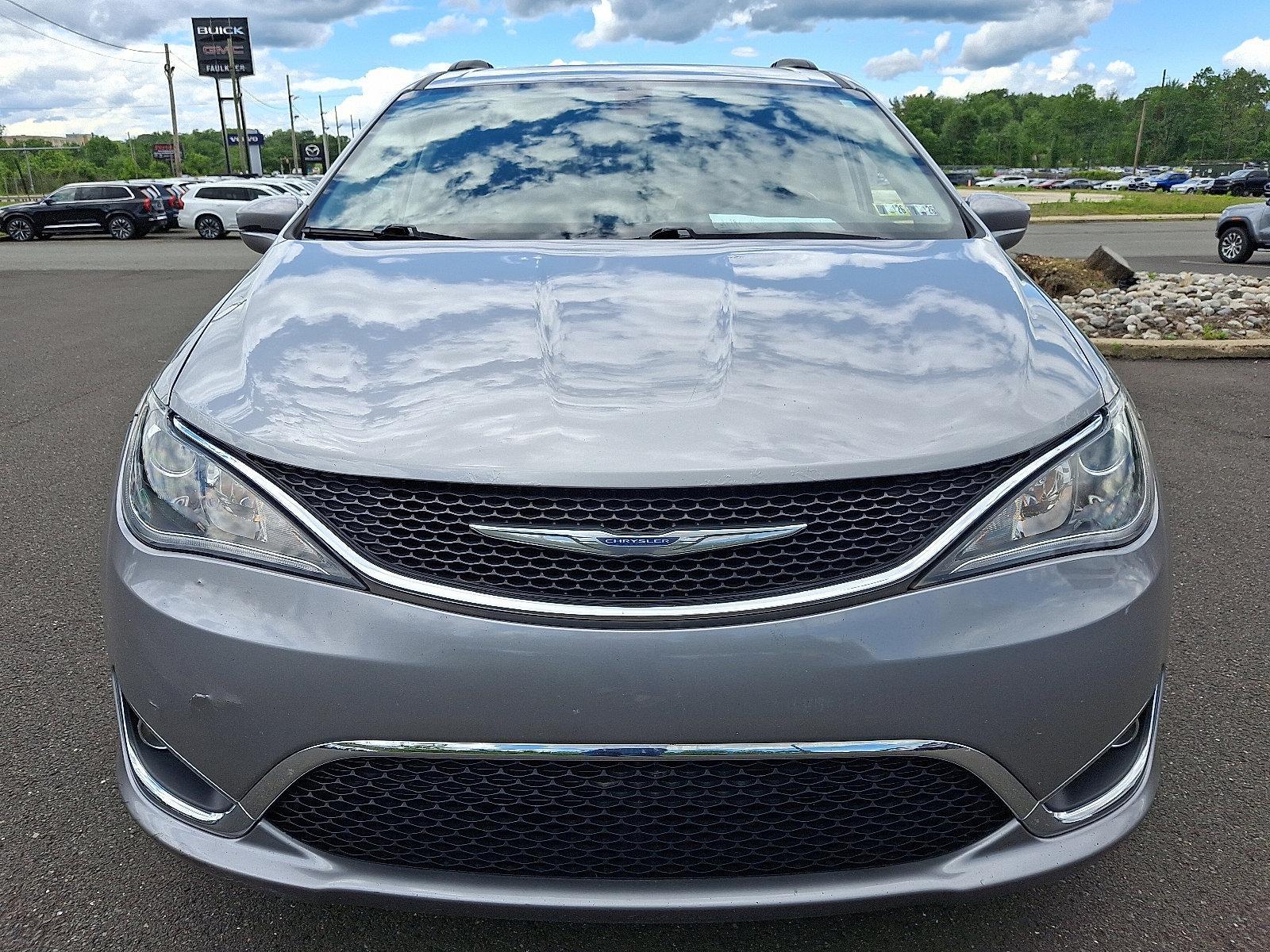 2017 Chrysler Pacifica Vehicle Photo in Trevose, PA 19053