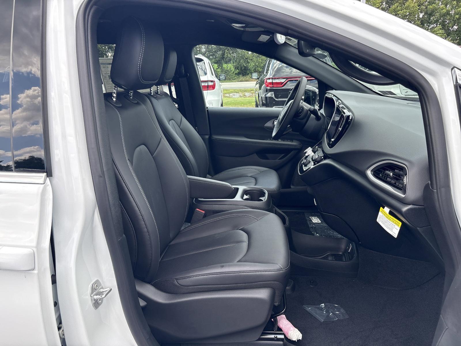 2025 Chrysler Voyager Vehicle Photo in Mechanicsburg, PA 17050-1707