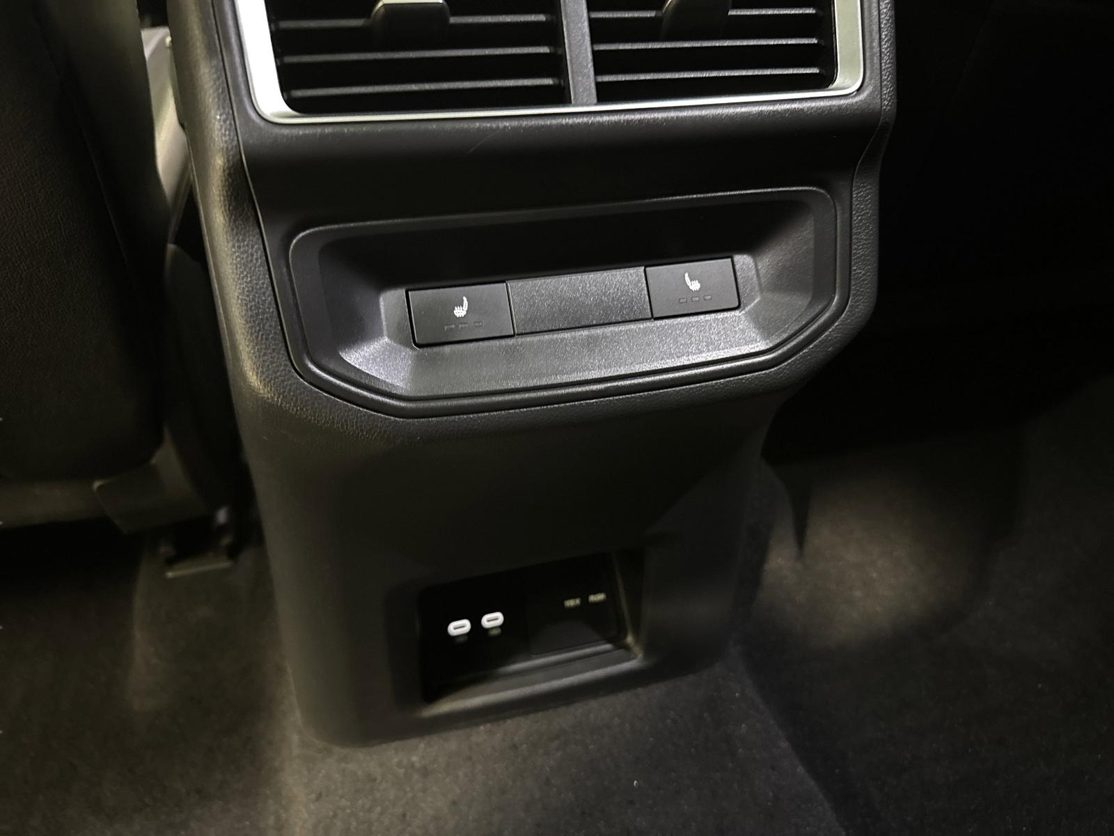 2024 Volkswagen Atlas Cross Sport Vehicle Photo in Georgetown, TX 78626