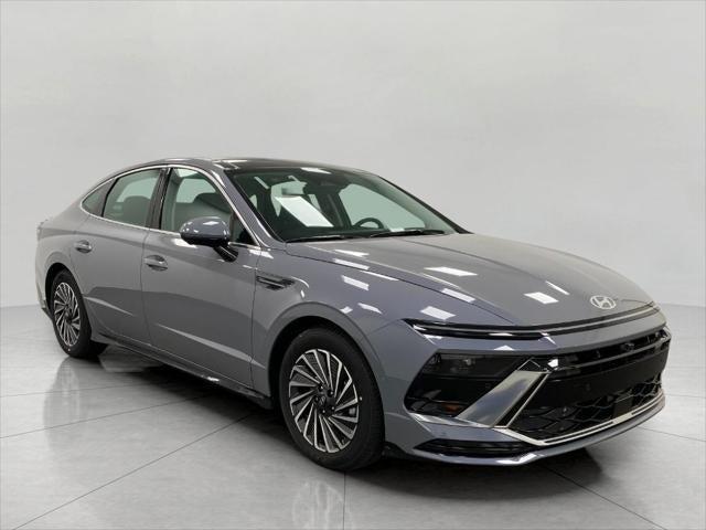 2025 Hyundai SONATA Hybrid Vehicle Photo in Neenah, WI 54956