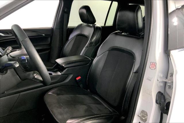2024 Jeep Grand Cherokee L Vehicle Photo in Kansas City, MO 64114