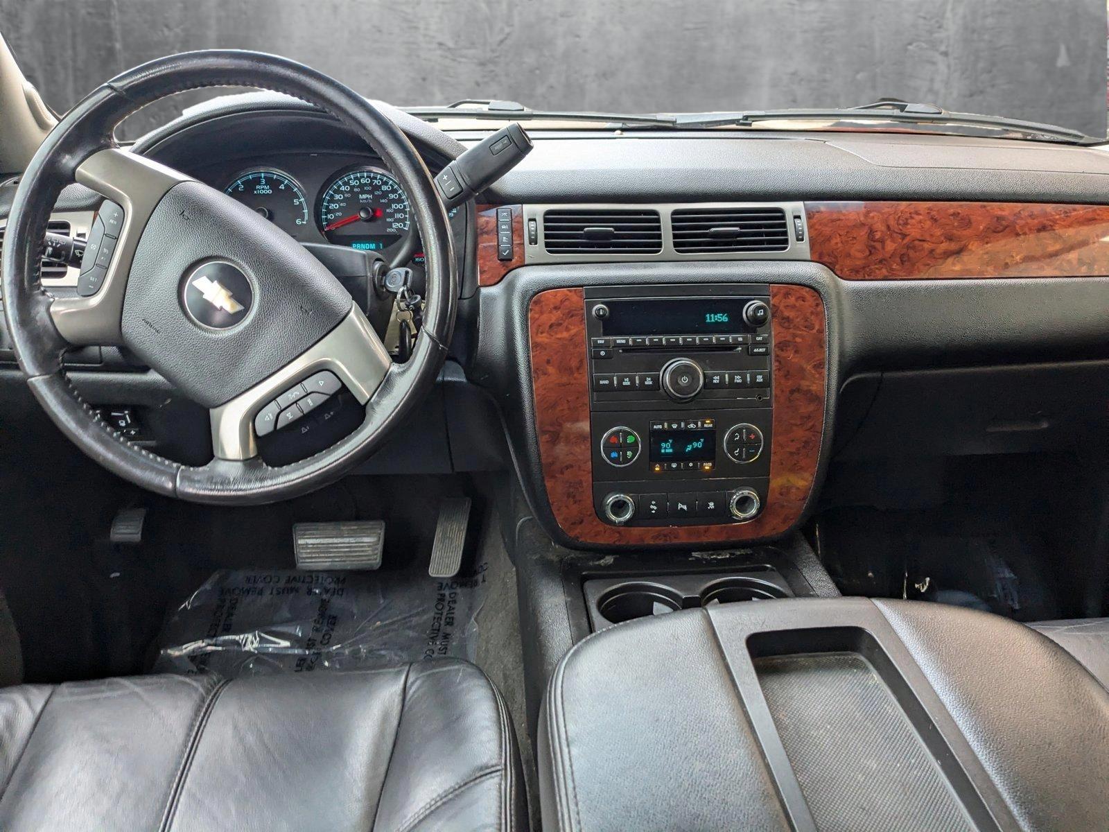 2011 Chevrolet Suburban Vehicle Photo in LONE TREE, CO 80124-2750