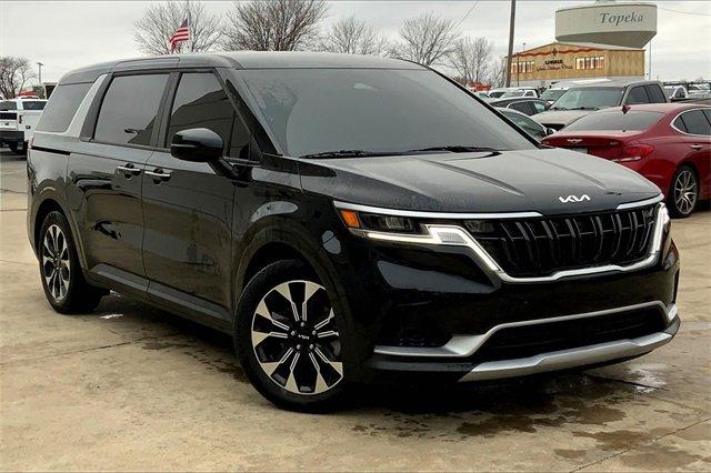 2024 Kia Carnival Vehicle Photo in TOPEKA, KS 66609-0000