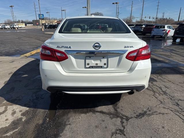 2017 Nissan Altima Vehicle Photo in MANHATTAN, KS 66502-5036