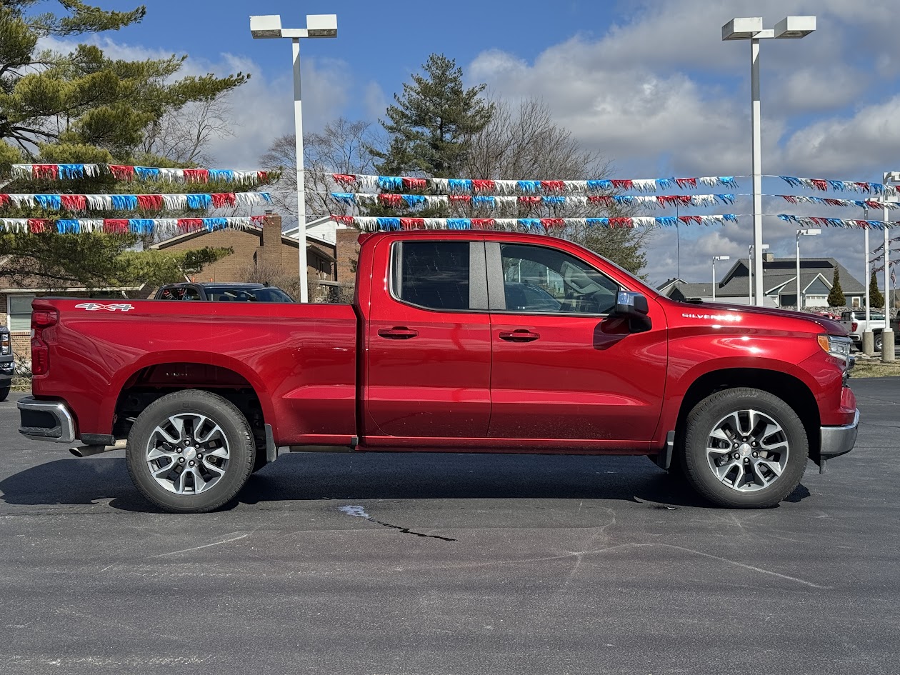 2022 Chevrolet Silverado 1500 Vehicle Photo in BOONVILLE, IN 47601-9633